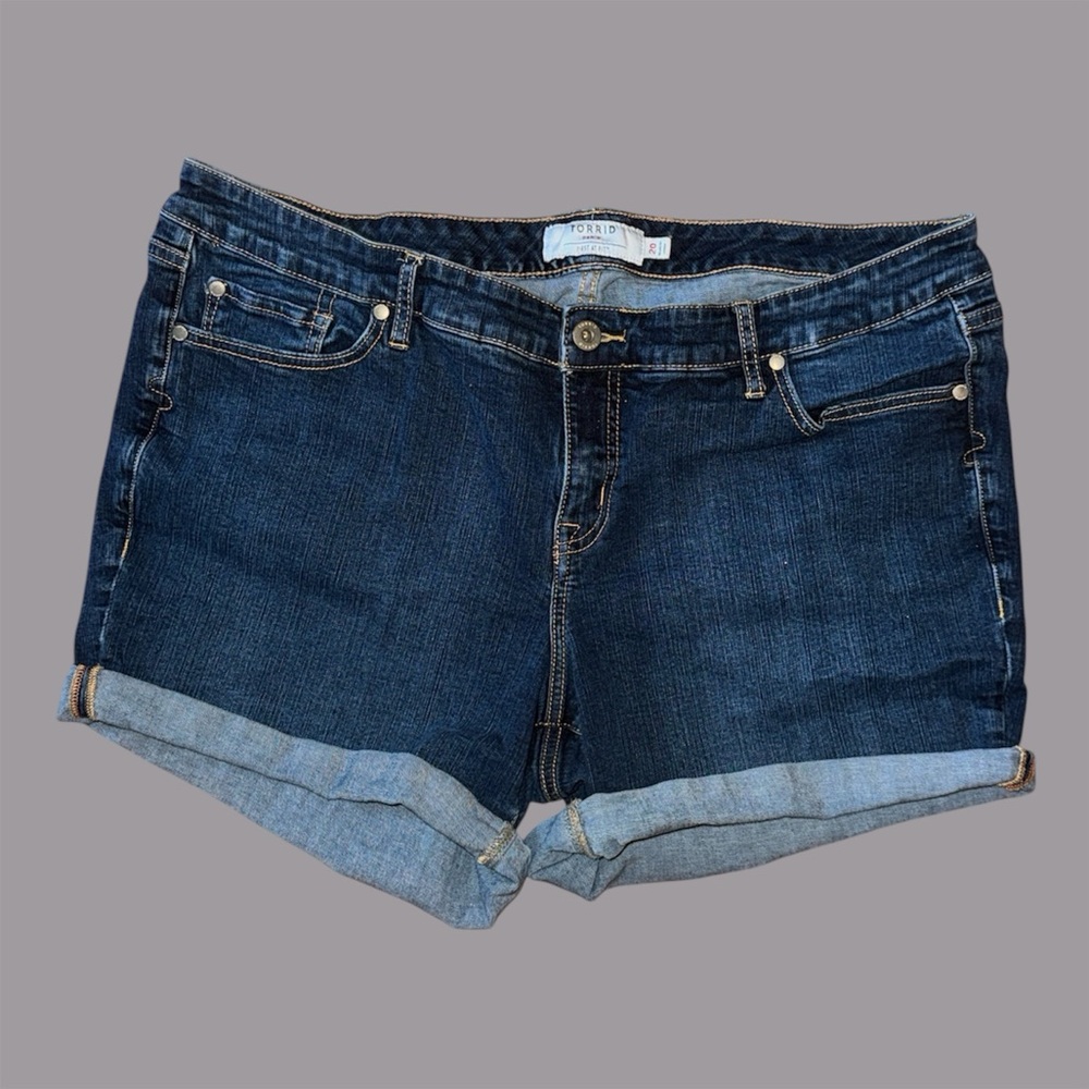 Torrid Jean Shorts Womens 20 Blue First At Fit Medium Wash Cuffed Stretch